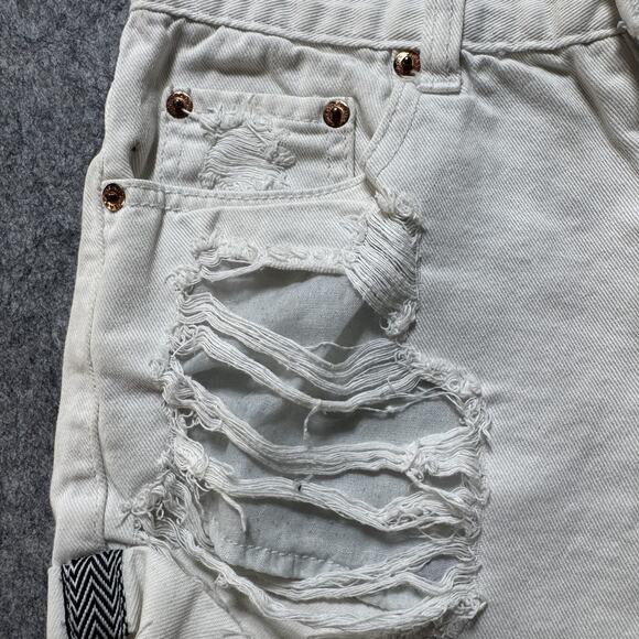 Forever 21 Shorts Womens Medium White Distressed Denim Frayed Hem Ripped Casual - Picture 2 of 12